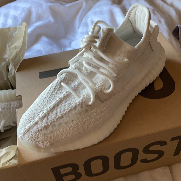 YEEZY BOOST 350 V2 in BONE - Picture 2 of 5